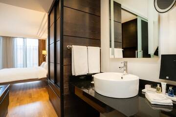 Фото номера Улучшенный номер Отель Radisson Blu Elizabete Hotel, Riga г. Рига 4