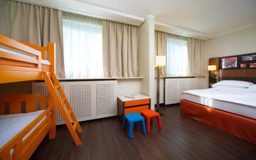 Фото номера Семейный номер Отель Radisson Blu Latvija Conference &amp; Spa Hotel, Riga г. Рига 6