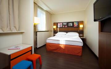 Фото номера Семейный номер Отель Radisson Blu Latvija Conference &amp; Spa Hotel, Riga г. Рига 2