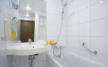 Фото номера Семейный номер Отель Radisson Blu Latvija Conference &amp; Spa Hotel, Riga г. Рига 5