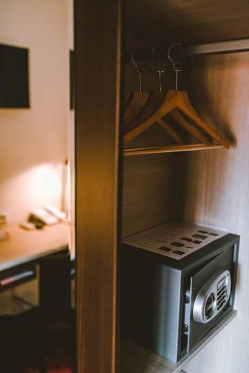 Фото номера Стандартный одноместный номер Отель Hanza Hotel &amp; Wellness г. Рига 12