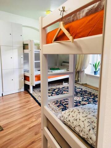 Фото номера Кровать в общем 8-местном номере для мужчин и женщин Хостелы Tree House г. Рига 2