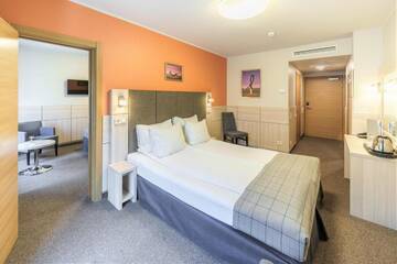 Фото номера Семейный номер Отель Wellton Riga Hotel &amp; SPA г. Рига 6