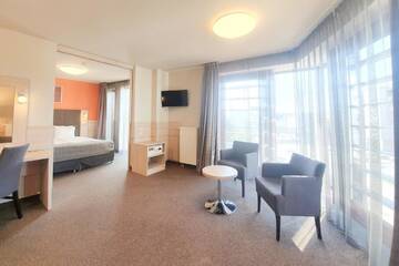 Фото номера Люкс Отель Wellton Riga Hotel &amp; SPA г. Рига 4