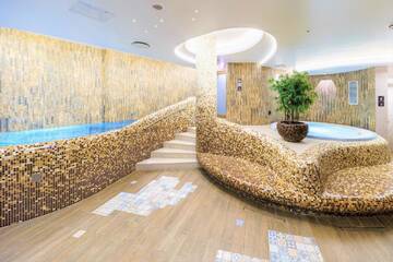Фото номера Улучшенный двухместный номер с 1 кроватью Отель Wellton Riga Hotel &amp; SPA г. Рига 5