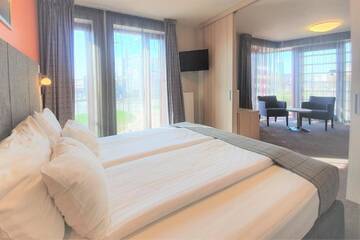 Фото номера Люкс Отель Wellton Riga Hotel &amp; SPA г. Рига 6