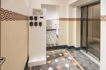 Фото номера Улучшенные апартаменты с 1 спальней Апарт-отели Bearsleys Downtown Apartments г. Рига 60