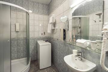 Фото номера Улучшенные апартаменты с 1 спальней Апарт-отели Bearsleys Downtown Apartments г. Рига 80