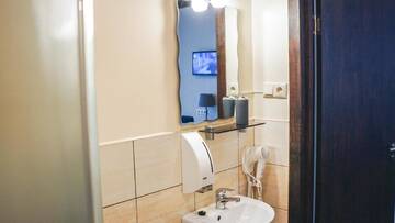 Фото номера Двухместный номер с 1 кроватью размера &quot;king-size&quot; Отель Bella Riga Hotel г. Рига 13