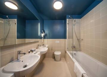 Фото номера Полулюкс с диваном-кроватью Отель Mercure Riga Centre г. Рига 4