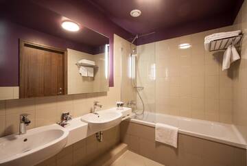 Фото номера Полулюкс с диваном-кроватью Отель Mercure Riga Centre г. Рига 6