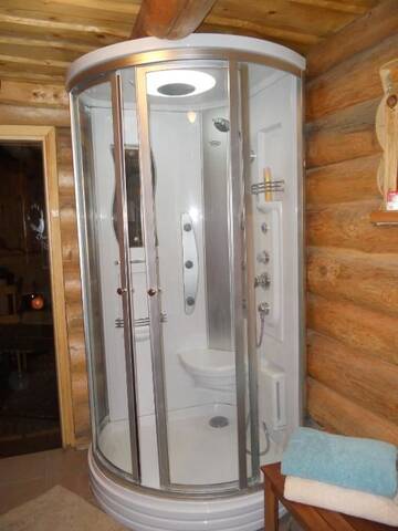 Фото номера Дом с 2 спальнями Дома для отпуска Forest Edge Lodge and House г. Рига 24