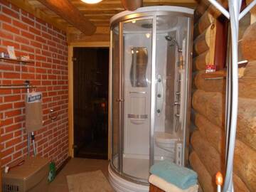 Фото номера Дом с 2 спальнями Дома для отпуска Forest Edge Lodge and House г. Рига 29