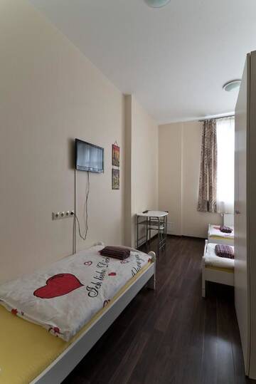 Фото номера Трехместный номер с душем Отель Happy Hotel г. Рига 5