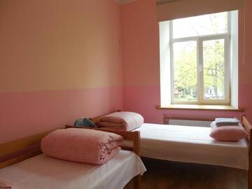 Фото номера Двухместный номер с 2 отдельными кроватями и общей ванной комнатой Хостелы Gogol Park Hostel г. Рига 23