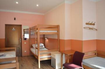 Фото номера Семейный номер с общей ванной комнатой Хостелы Gogol Park Hostel г. Рига 8