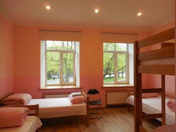 Фото номера Семейный номер с общей ванной комнатой Хостелы Gogol Park Hostel г. Рига 3