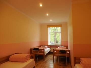 Фото номера Четырехместный номер с общей ванной комнатой Хостелы Gogol Park Hostel г. Рига 12