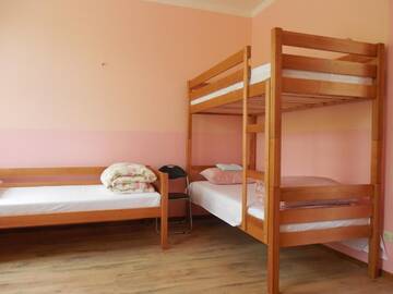 Фото номера Четырехместный номер с общей ванной комнатой Хостелы Gogol Park Hostel г. Рига 13