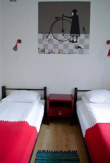Фото номера Двухместный номер с 2 отдельными кроватями Хостелы Red Nose Hostel г. Рига 3