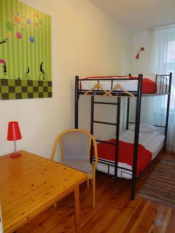 Фото номера Двухместный номер с 2 отдельными кроватями Хостелы Red Nose Hostel г. Рига 4