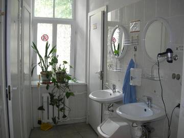 Фото номера Трехместный номер с общей ванной комнатой Хостелы Central Park Hostel г. Рига 54
