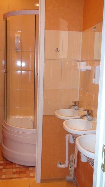 Фото номера Кровать в общем 6-местном номере Хостелы Central Park Hostel г. Рига 6