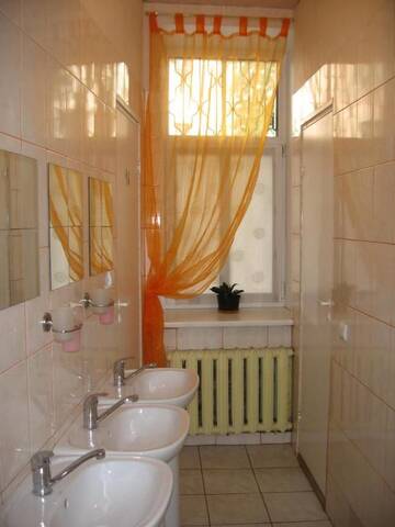 Фото номера Трехместный номер с общей ванной комнатой Хостелы Central Park Hostel г. Рига 39