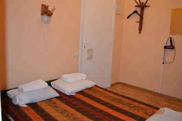 Фото номера Двухместный номер с общей ванной комнатой / туалетом Хостелы Central Park Hostel г. Рига 21