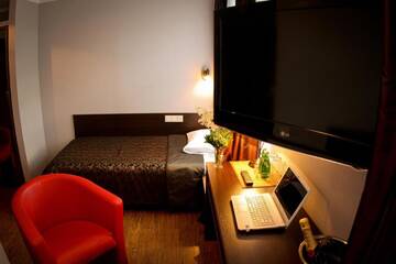 Фото номера Двухместный номер с 2 отдельными кроватями Отель Primo Hotel with FREE parking г. Рига 5