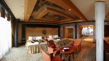 Фото номера Люкс «Версаче» c правом посещения тренажерного зала Отель Royal Casino SPA &amp; Hotel Resort г. Рига 8