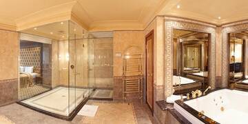Фото номера Люкс «Версаче» c правом посещения тренажерного зала Отель Royal Casino SPA &amp; Hotel Resort г. Рига 9
