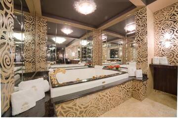 Фото номера Роскошный люкс с доступом в тренажерный зал Отель Royal Casino SPA &amp; Hotel Resort г. Рига 14