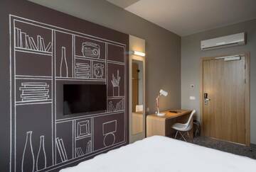 Фото номера Стандартный номер с 1 двуспальной кроватью Отель Ibis Riga Centre г. Рига 7