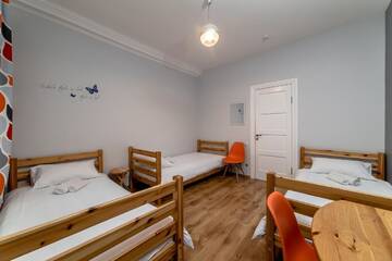 Фото номера Трехместный номер с общей ванной комнатой Хостелы Green Cat Rooms г. Рига 4