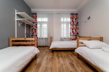 Фото номера Трехместный номер с общей ванной комнатой Хостелы Green Cat Rooms г. Рига 2
