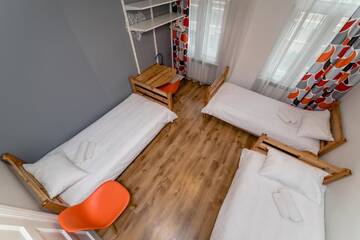 Фото номера Трехместный номер с общей ванной комнатой Хостелы Green Cat Rooms г. Рига 3