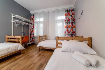 Фото номера Трехместный номер с общей ванной комнатой Хостелы Green Cat Rooms г. Рига 5