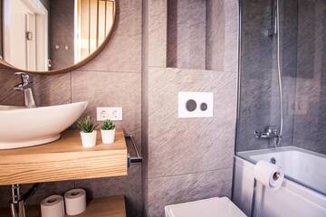 Фото номера Апартаменты с 2 спальнями - первый этаж Дома для отпуска Wooden House near City center г. Рига 57