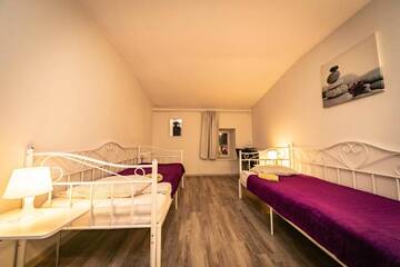Фото номера Трехместный номер с общей ванной комнатой Гостевой дом Rooms Marija г. Рига 4