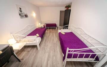 Фото номера Трехместный номер с общей ванной комнатой Гостевой дом Rooms Marija г. Рига 7