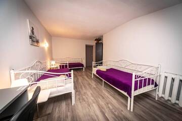 Фото номера Трехместный номер с общей ванной комнатой Гостевой дом Rooms Marija г. Рига 9